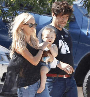 Delilah del Toro with her parents